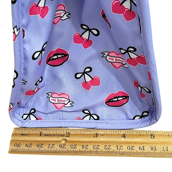 Betsey Johnson Insulated Lunch Tote Lavender Cherry Lip Print XOX Betsey Hearts - Picture 8 of 10
